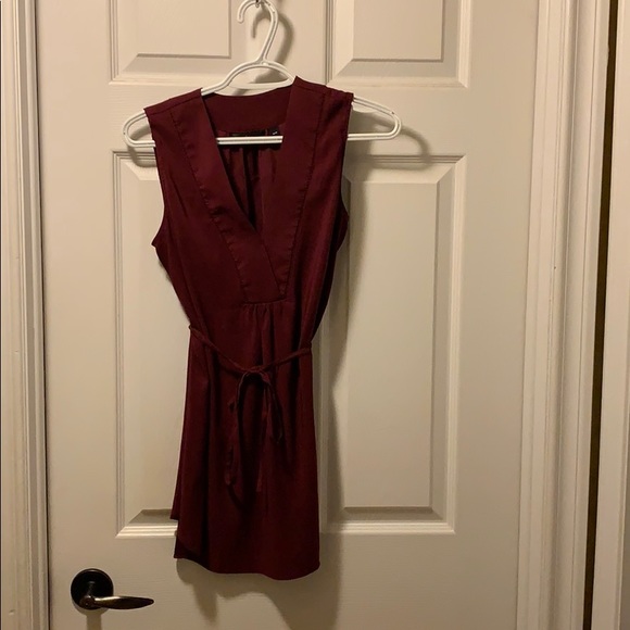 Burgundy sleeveless maternity blouse - Picture 2 of 2